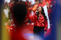 「えっ、マジか！」カナダ開幕戦で国歌独唱した“世界的歌姫”に早朝の日本人興奮 「めっちゃ懐かしい」「52歳なんだね」【W杯】