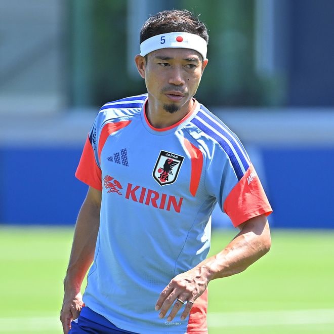 髪を染める日は来るのか?遠藤離脱の今こそ問われる長友佑都の“空気清浄機力”【日本代表】