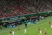 スタンド空き目立つのに発表はほぼ満員…W杯の“空席問題”を英紙が指摘。FIFAが声明発表もファンは猛反発「くだらない言い訳」「でたらめだ」