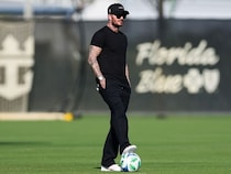 「いつまでもカッコいい」「渋オジ」W杯中継に映った51歳ベッカムの“近影”にファン衝撃！ 隣には大物ハリウッド俳優も「オーラが半端ない」