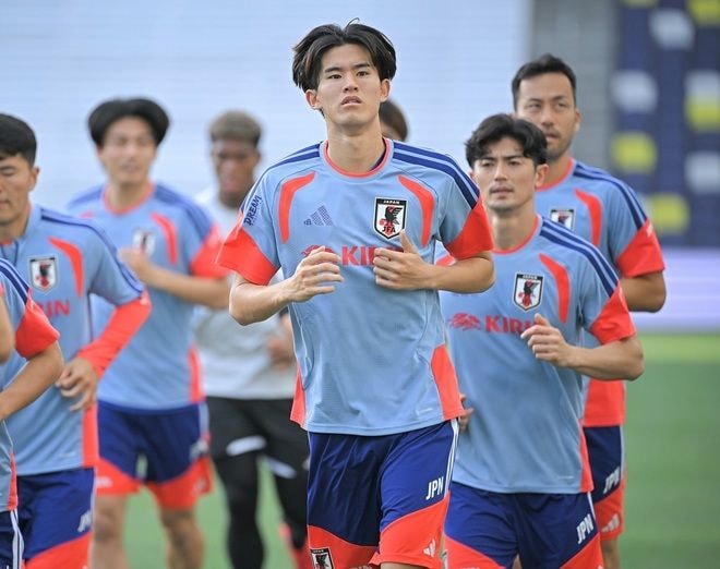 Ｗ杯キャンプ中に“異例”のブンデス移籍が決定した日本代表FW、なぜEL準優勝クラブを新天地に選んだのか「冬の段階でわざわざ…」