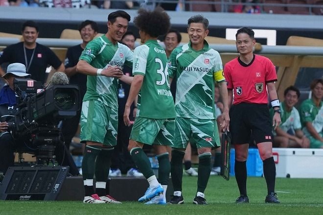 オールスターを盛り上げたカズ。槙野智章監督との異例の２トップ形成にも笑み「珍しいことというかあり得ないこと（笑）」