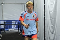 「めちゃくちゃ高そう」「気になりすぎる」W杯に臨む日本代表戦士の胸元に熱視線！ “ビッグでド派手”ネックレスが話題沸騰「すごいな」