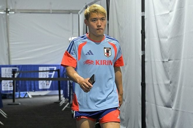 「めちゃくちゃ高そう」「気になりすぎる」W杯に臨む日本代表戦士の胸元に熱視線！ “ビッグでド派手”ネックレスが話題沸騰「すごいな」