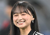 「オランダの隙とも言える部分を…」さすが！現地参戦の大人気女優、森保J前日練習を的確レポート！超話題のユニ着用でピース【W杯】