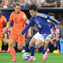 日本代表が苦しんだ一因はオランダの“上田潰し”…オランダリーグ得点王はポストプレーヤーとして十分に機能しなかった【W杯】