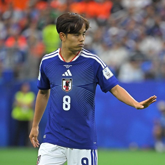 自らバツ印を出す…日本代表にアクシデント発生！ 左膝を痛めた久保建英がオランダ戦で途中交代【Ｗ杯】