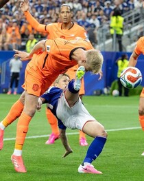 「最後の時間帯で引きすぎてしまった…」日本戦を痛恨ドローで終えたオランダ代表ＤＦが悔恨 「実は片方の目があまり見えないんだ」と衝撃告白も【W杯】