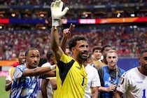 「スペイン相手に歴史的な引き分け」初出場カーボベルデの奮闘を母国メディアが伝える。好守連発の40歳守護神を激賞「記念碑的な活躍のおかげ」【Ｗ杯】