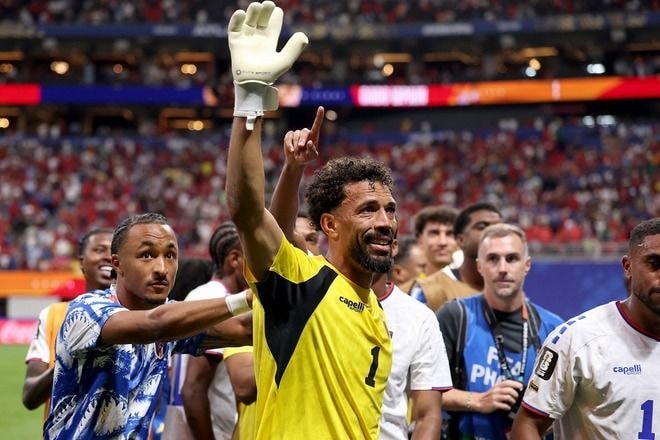 「スペイン相手に歴史的な引き分け」初出場カーボベルデの奮闘を母国メディアが伝える。好守連発の40歳守護神を激賞「記念碑的な活躍のおかげ」【W杯】