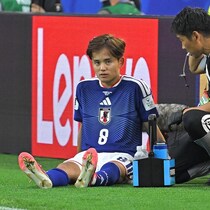 久保建英も負傷…“呪われたシャドー”に泣く日本代表。死に物狂いで来るチュニジア、５発発進のスウェーデンにどう立ち向かう？【W杯】