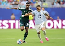 サウジアラビアは逃げ切れず。ウルグアイが執念の同点弾。１－１で勝点１を分け合う【Ｗ杯】