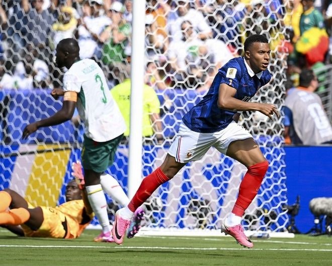 エムバペ2発にバルコラも決めた! 後半にギアを上げたフランス、セネガルに3-1快勝【W杯】