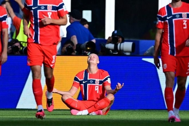 「足に加速装置つけてんだろ」「恐ろしい…」W杯デビューの25歳“怪物FW”が前半だけで圧巻２発！ ファン騒然「圧倒的」「人間2.0だ」