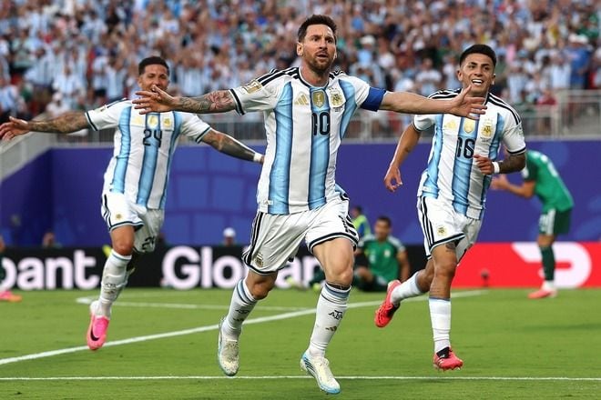 前回王者アルゼンチンがアルジェリアに3-0完勝! 38歳メッシが圧巻のハットトリック達成、連覇に向けて最高のスタート【W杯】