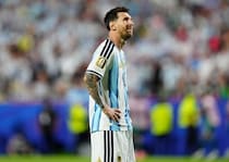 「辛い日々だった…」ハット達成のメッシはなぜ得点直後に涙を流した？「サッカーとは全く関係のないことだ」【W杯】