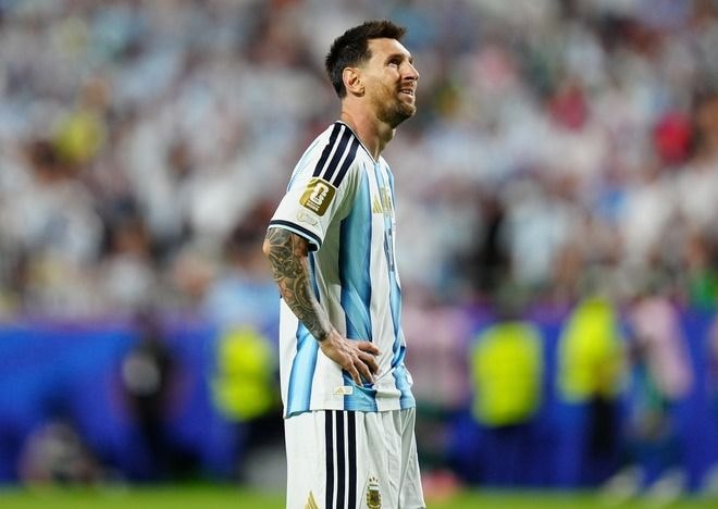 「辛い日々だった…」ハット達成のメッシはなぜ得点直後に涙を流した？「サッカーとは全く関係のないことだ」【W杯】