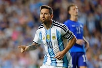 「彼がサッカー界のGOATだという評価は確固たるものになった」圧巻ハットで“偉業達成”の38歳メッシに海外大手が賛辞「改めてカリスマ性を示した」【Ｗ杯】
