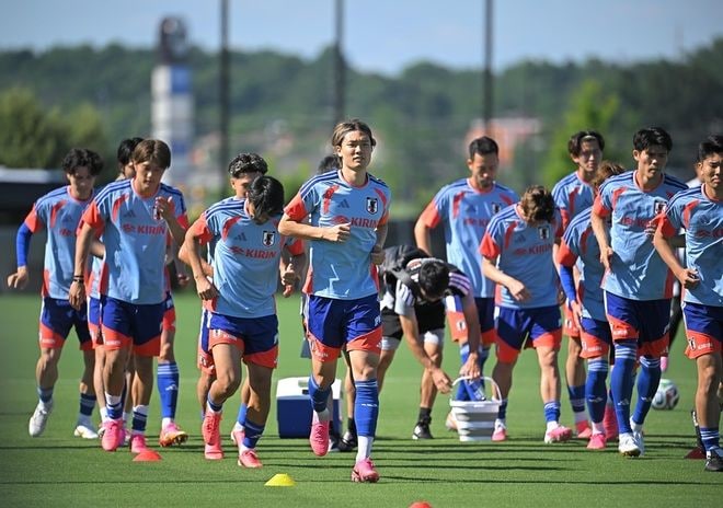 「強度が違う」「細かい技術がすごく高い」日本代表に０－２で敗戦…U-19代表の選手たちが感じたW杯メンバーとの“差異”