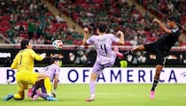 元日本代表監督アギーレ率いる開催国メキシコ、２連勝で首位通過決定！韓国は０－１で初黒星…FC東京GKが痛いキャッチミス【W杯】