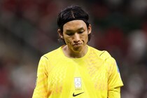 「何をしてるんだ」「ありえない」韓国に悲劇…まさかの守護神が“キャッチミス”で失点に母国ファン落胆「出るなら確実に処理しろよ」「がっかりだ」【W杯】