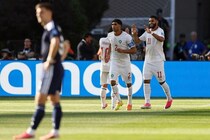 「最大の過ちだ」開始２分の失点をポステコグルーが酷評！ W杯最速弾の裏で何が起きた？ スコットランドDFは「選手を追うのではなく、オフサイドの判定を…」