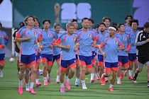 チュニジア戦の前日、日本代表に懸念…追加招集の26歳FWが体調不良で練習を欠席【現地発】