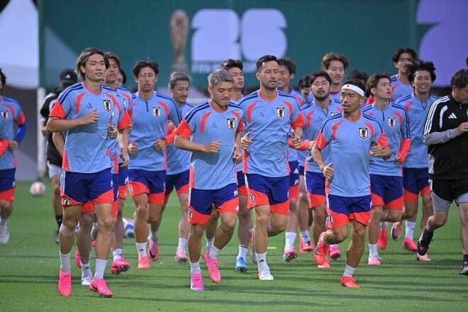 チュニジア戦の前日、日本代表に懸念…追加招集の26歳FWが体調不良で練習を欠席【現地発】