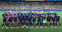 とんでもなく豪華！超大物２人がブラジル戦を並んで観戦！49歳と46歳…かつてW杯制覇「絵面つえー」「太ったなぁ」