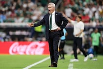 「蹴り飛ばすぞ」「髪型がダサい」試合中のまさかの“やり取り”。韓国MFとの会話をメキシコ指揮官が明かす「彼を家族のように愛している」【W杯】