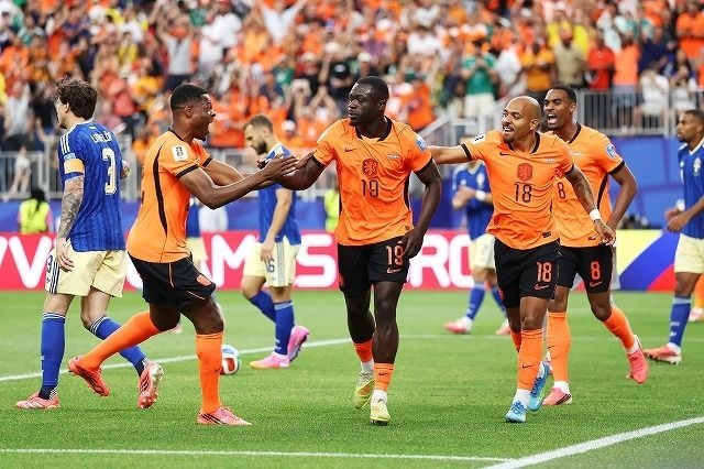 初戦で日本と２－２で引き分けたオランダ、５分＆17分に得点でスウェーデン相手に２点リード！24歳伏兵が鮮烈２発【W杯】