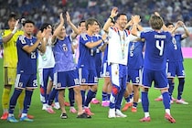 「素晴らしい。次も勝とう」前キャプテン遠藤航も森保Jを祝福！新記録のゴールラッシュでチュニジアを粉砕【W杯】