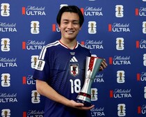 「ワールドクラスのゴールマシーン」欧州名門が上田綺世の活躍を激賞！ 日本人初の快挙も伝える【Ｗ杯】