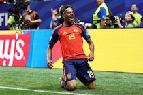 18歳でこの輝き！ スペインの“神童”ヤマルがW杯初ゴール！ 折り返しに飛び込み、世界を沸かせる一発