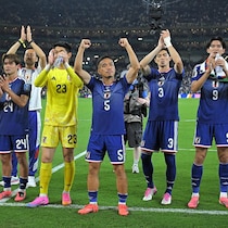 ”涙腺崩壊”長友の熱弁に何度も頷いた選手が…「第２戦の壁」を破った日本の舞台裏【W杯】