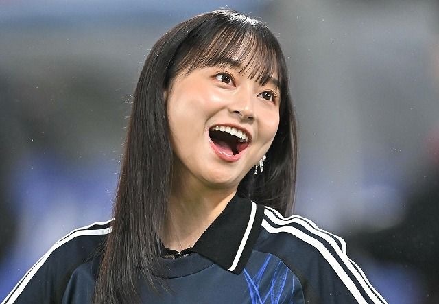 「こんな楽しそうな影久しぶりに見た」「めっちゃ羨ましい!」大人気女優がスタンドで小躍り!大興奮するのも無理はない?【W杯】