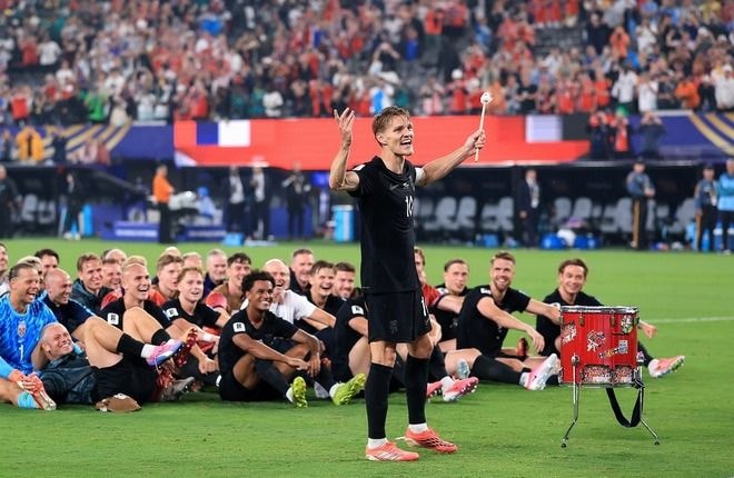 「マジですげーなー」「圧巻だねぇ」W杯で話題の応援スタイルでハーランドも楽しげ!「選手とサポーターの一体感」に反響