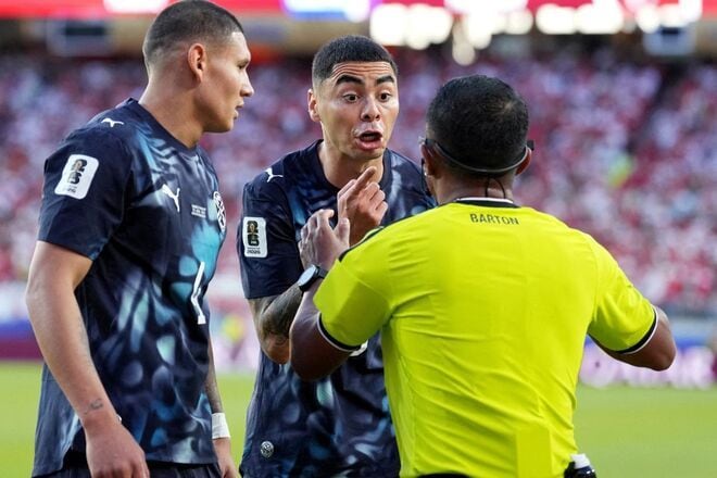 「泥棒め、恥を知れ!」「お前らがサッカーを殺した」史上初の退場劇…激高したテレビ解説者の大暴言にFIFAが厳罰処分を強行【W杯】