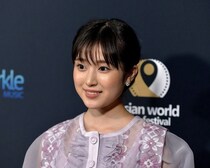 「勝利の女神は実在した」「最高すぎ」日本代表ユニ姿が大反響！ 今をときめく売れっ子女優がチュニジア戦の現地観戦を報告「一生の思い出になりました！」【Ｗ杯】