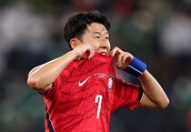 「ソン・フンミン温存の衝撃采配は失敗に終わった」格下相手に痛恨黒星で３位転落→GS敗退危機。韓国メディアは胸騒ぎ「ブラジル大会の悲劇を彷彿とさせる」【Ｗ杯】