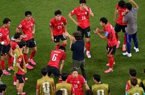 「“愚かな賭け”が裏目に」格下に屈して敗退危機の韓国。海外大手メディアは指揮官の采配に厳しい指摘「結果として大失敗に終わった」【Ｗ杯】
