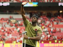カナダ代表MFは骨折。危険タックルのカタール選手に５試合の出場停止処分【Ｗ杯】