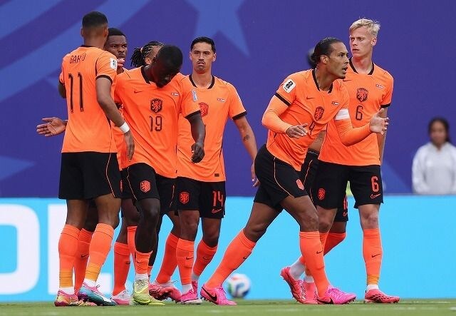 猛烈オランダ、チュニジア圧倒！２－０で前半終了。このまま行けば森保JはF組２位…決勝T１回戦の相手はブラジル【W杯】