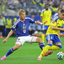 「エゴはいらない」をスウェーデン戦でも体現。堂安はシャドーでも泥臭く振る舞う【W杯】