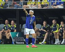 「アジアNo.１の選手だよ！」「やっぱり必要だった！」長友佑都が日本人初の５大会連続Ｗ杯出場！ スウェーデン戦の後半途中からピッチイン。ファン興奮！「カッコ良すぎる」