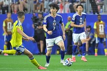 「悔しすぎる」「めちゃくちゃ良い守備だった」どうしてファウルに？ 田中碧の“圧巻ボール奪取”シーンにファン疑問「厳しかった」「ひどい」【W杯】