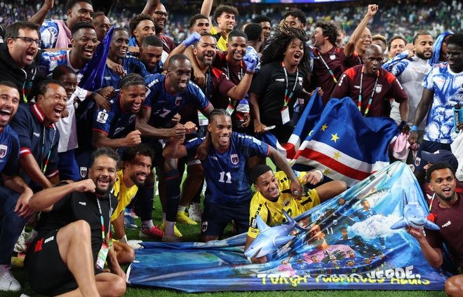 「マジでやりよった」「凄すぎるって！」人口60万人の初出場国が決勝Ｔ進出の快挙達成！ SNS騒然「国は大騒ぎやろな」「次はメッシとかよ！」【Ｗ杯】