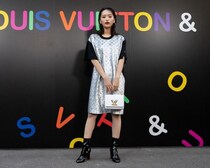 「見てるだけで幸せ」「お似合いです」人気モデルが公開した日本代表ユニ姿にファン釘付け「女神」「超カッコいい」【Ｗ杯】