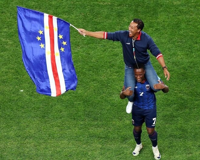 「すべてのカーボベルデ国民のためだ」初のＷ杯で難敵と伍して戦い、決勝Ｔ進出！ ブビスタ監督は胸を張る「選手たちを誇りに思う」【Ｗ杯】