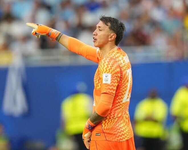 「大きな批判を浴びている」Ｗ杯優勝経験国が衝撃のGS敗退。“痛恨失策”の守護神に厳しい視線…現地報道「まさかの形でゴールを許してしまった」